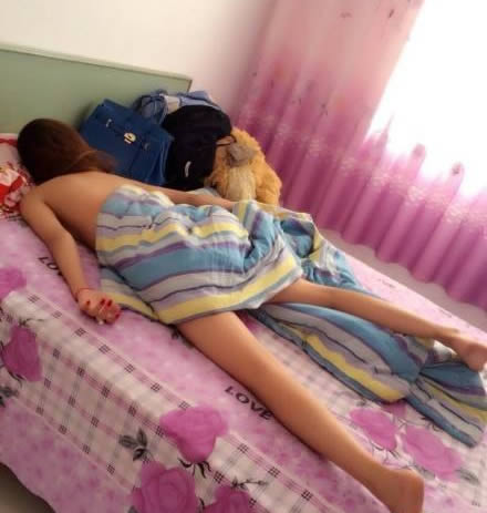 睡觉要夹被子的女人居然是 睡觉要夹被子的女人居然是