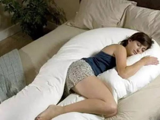 睡觉要夹被子的女人居然是 睡觉要夹被子的女人居然是