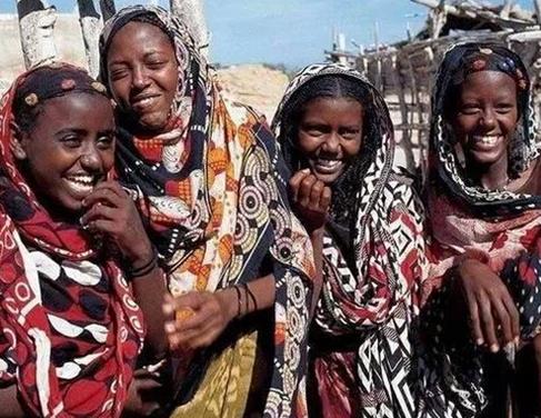 在非洲寡妇竟要陪陌生男人做这事(图) 在非洲寡妇竟要陪陌生男人做这事(图)