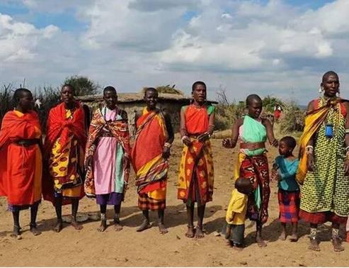 在非洲寡妇竟要陪陌生男人做这事(图) 在非洲寡妇竟要陪陌生男人做这事(图)