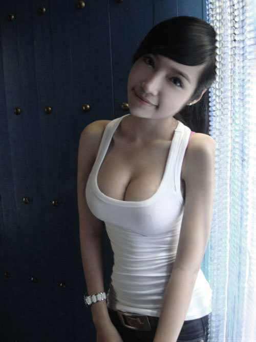 越南妞elly最新照：越南妞Elly最新性感艳照流出