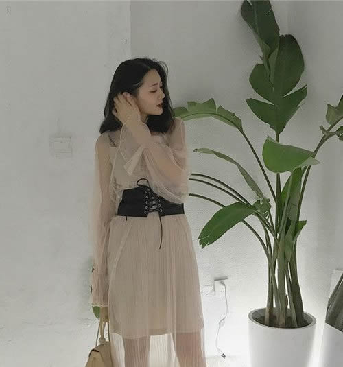 早春吊带裙氧气搭配 随便一穿就很美! 早春吊带裙氧气搭配 随便一穿就很美!