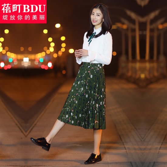 2017春季穿搭之连衣裙:显瘦连衣裙展现不一样的美 2017春季穿搭之连衣裙:显瘦连衣裙展现不一样的美