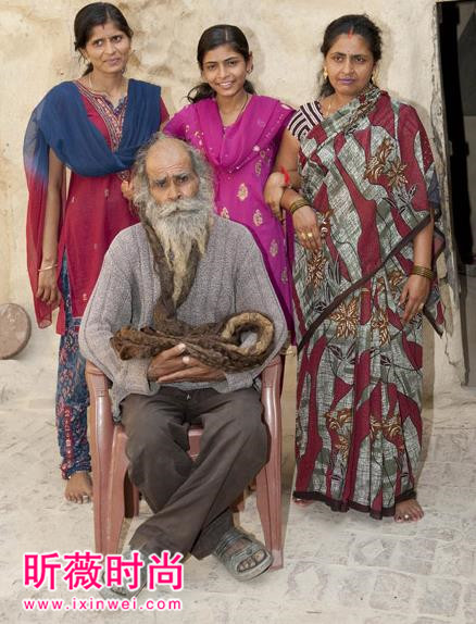 老汉为求子三十多年不洗澡（图）