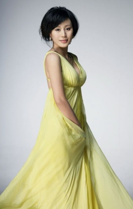 17岁进中戏合作胡歌走红 与老公裸婚至今 17岁进中戏合作胡歌走红 与老公裸婚至今