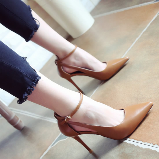 蕾丝连衣裙清纯诱惑:穿上连衣裙春季展露少女的魅力 蕾丝连衣裙清纯诱惑:穿上连衣裙春季展露少女的魅力