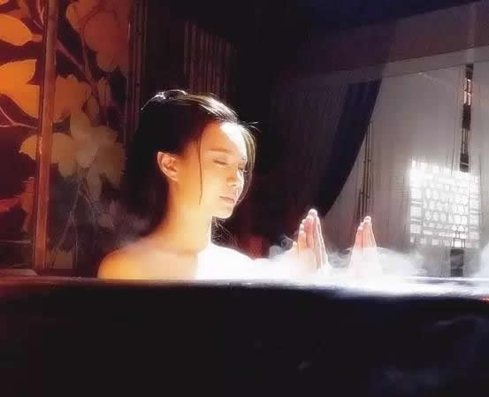 女星洗澡戏原来是这样拍的（图）