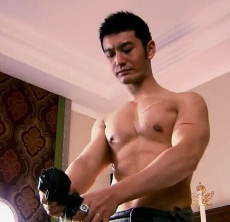 黄晓明胖了一圈:当爸2个月幸福胖了一圈(图) 黄晓明胖了一圈:当爸2个月幸福胖了一圈(图)