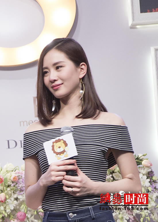 明星一字肩比美：倪妮刘诗诗杨幂谁穿得美？