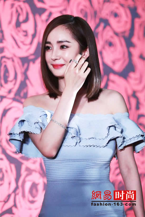 明星一字肩比美：倪妮刘诗诗杨幂谁穿得美？