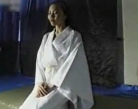 实拍日本绝色美女切腹全过程记录过程胆小勿入