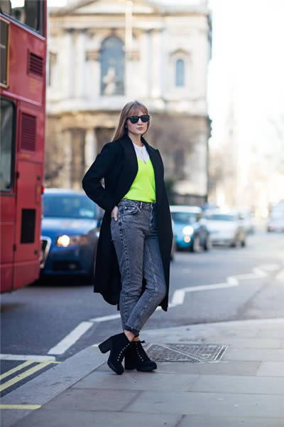 牛仔裤搭配什么上衣好看:最全牛仔裤潮流搭配看这里 牛仔裤搭配什么上衣好看:最全牛仔裤潮流搭配看这里