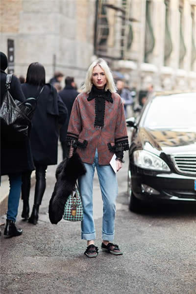 牛仔裤搭配什么上衣好看:最全牛仔裤潮流搭配看这里 牛仔裤搭配什么上衣好看:最全牛仔裤潮流搭配看这里