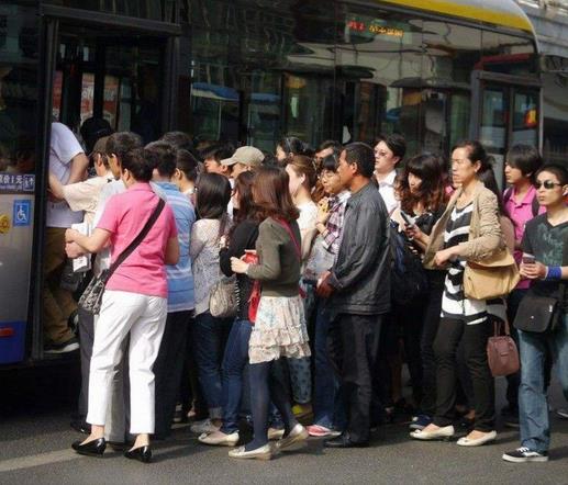 北漂女孩的地下室现实生活:半夜常听隔壁的声音 北漂女孩的地下室现实生活:半夜常听隔壁的声音