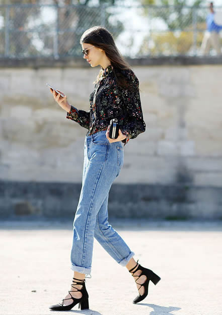 直筒牛仔裤怎么穿才潮：一条直筒牛仔裤潮流新款欣赏