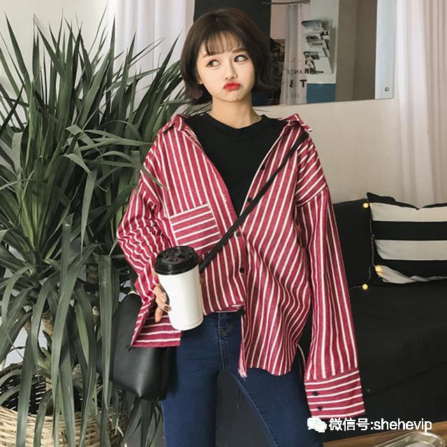 春夏季穿啥不纠结：竖条纹衬衫让你变身时髦咖