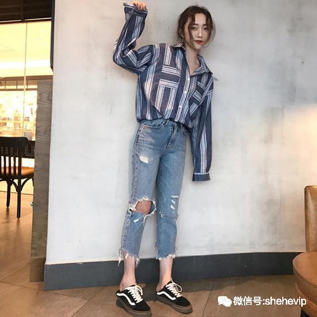 春夏季穿啥不纠结：竖条纹衬衫让你变身时髦咖