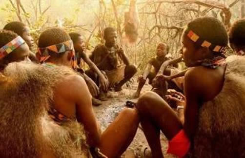 奇葩民族!这里禁止女人穿裤子（图）