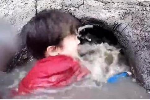 父子怪洞里竟拖出庞然大物（难忘经历过程图）