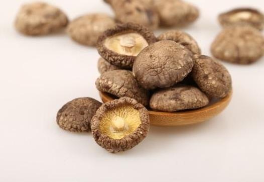 这样吃香菇人到80血管也不堵(图) 这样吃香菇人到80血管也不堵(图)