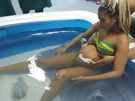 【美女孕妇水中分娩】水中分娩为何在中国不流行 【美女孕妇水中分娩】水中分娩为何在中国不流行