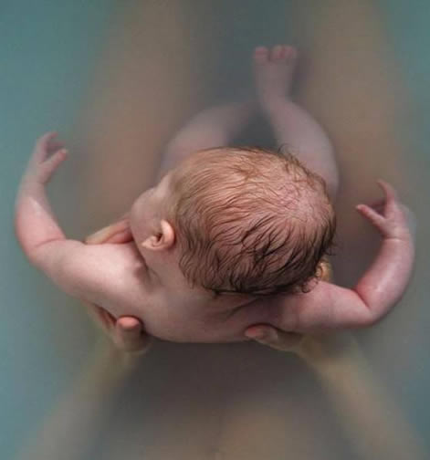 【美女孕妇水中分娩】水中分娩为何在中国不流行 【美女孕妇水中分娩】水中分娩为何在中国不流行