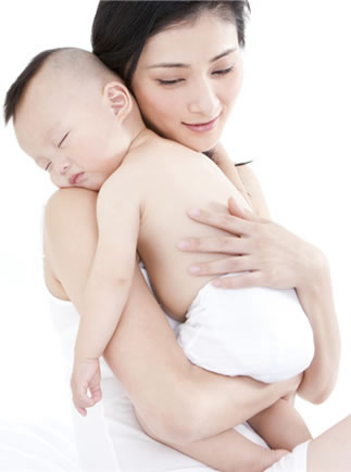 【竖抱宝宝】竖抱宝宝好处竟这么多，竖抱宝宝方法、注意事项