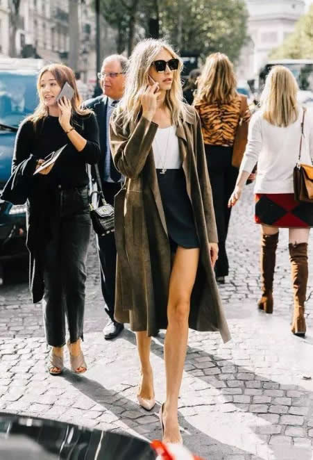 【风衣搭配裙子】风衣配裙子搭配图片：时尚更具女人味