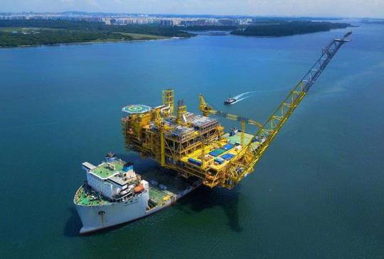 中国海军巨无霸船队曝光：可运输万吨舰船（图）