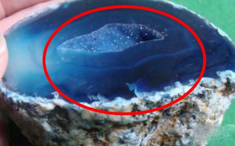 捡回一破烂石头切开后太意外!