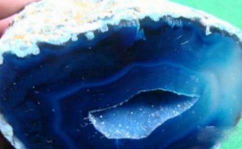 捡回一破烂石头切开后太意外!