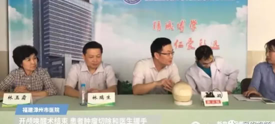 开颅手术突然苏醒:和医生淡定聊天还说脸痒(图) 开颅手术突然苏醒:和医生淡定聊天还说脸痒(图)