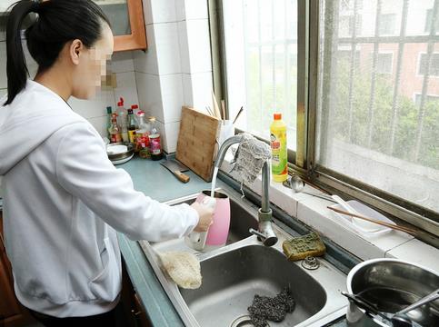 女孩做代孕赚20万:背后那些辛酸的经历(图) 女孩做代孕赚20万:背后那些辛酸的经历(图)