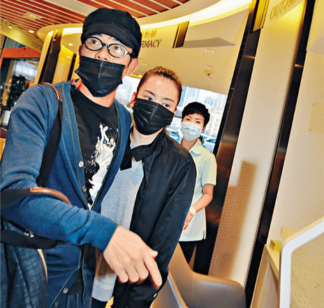 郭富城陪方媛看医生 现场否认奉子成婚[图]