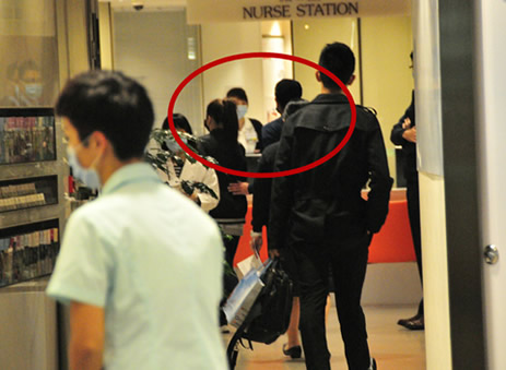 郭富城陪方媛看医生 现场否认奉子成婚[图]