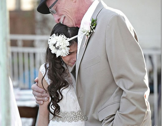 11岁女孩与57岁父亲结婚，知情人称其实另有隐情