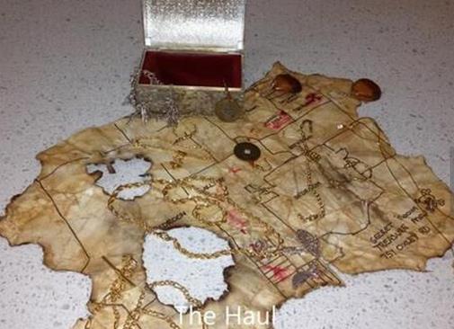 女孩发现神秘宝箱,打开全家人惊呆（图）