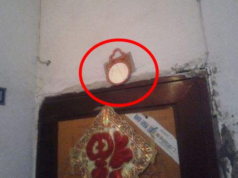 农村大门挂面镜子竟为这(图) 农村大门挂面镜子竟为这(图)