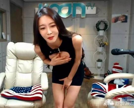 男女搭配干活不累 韩国主播才是真会玩（图）