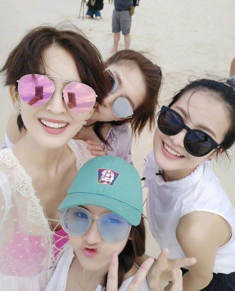 【性感迷人】娜扎沙滩秀事业线，那么瘦还有胸？