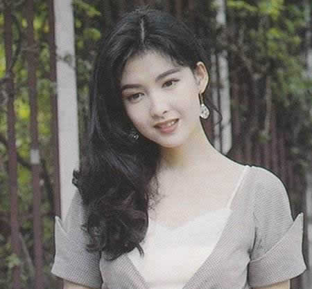 周慧敏年轻时候的照片：周慧敏年轻时美极了（组图）