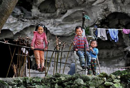 探秘中国最后的穴居部落(原始部落幸福爆棚) 探秘中国最后的穴居部落(原始部落幸福爆棚)