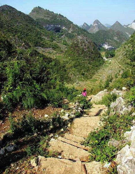 探秘中国最后的穴居部落(原始部落幸福爆棚) 探秘中国最后的穴居部落(原始部落幸福爆棚)