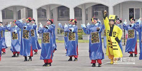 为什么僵尸都穿着清朝的官服?