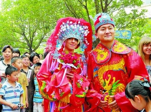 直击嫁给中国小伙的外国美女:最后一位小伙子赚大了