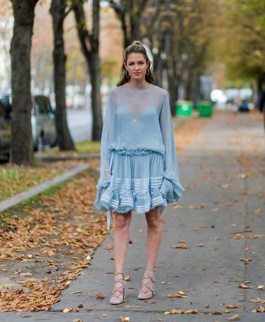 透视裙不露肉依然性感 混搭你得这么穿