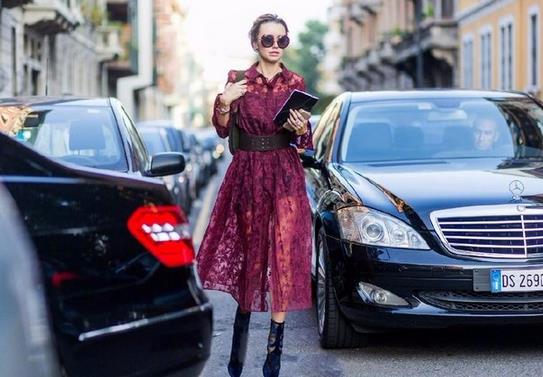 透视裙不露肉依然性感 混搭你得这么穿