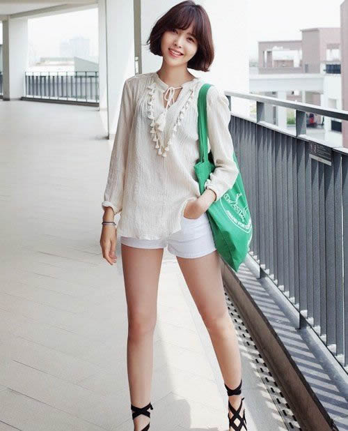 美女透视镂空装：低调的性感最迷人