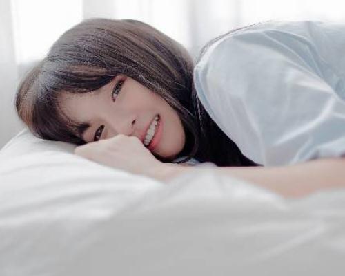 女人在床上的撩汉技巧：女人这样撩汉是男人都受不了