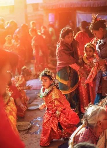 国人惊呆!这个国家的女孩一生竟要结3次婚 国人惊呆!这个国家的女孩一生竟要结3次婚